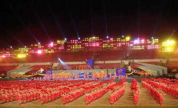 第五届黄梅戏艺术节：开、闭幕式首次露天举办