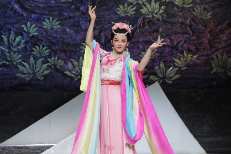 59号作品：《天女散花》鲁梦娟 安庆师范大学选送